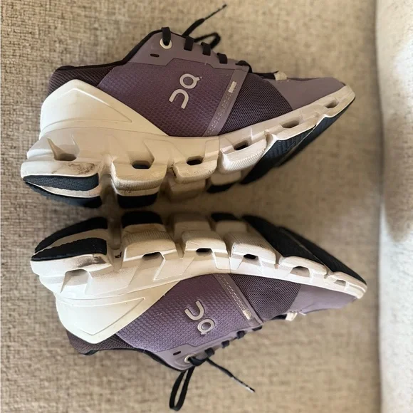 On Running Cloudflyer 4 in Purple and Cream - Picture 3 of 8